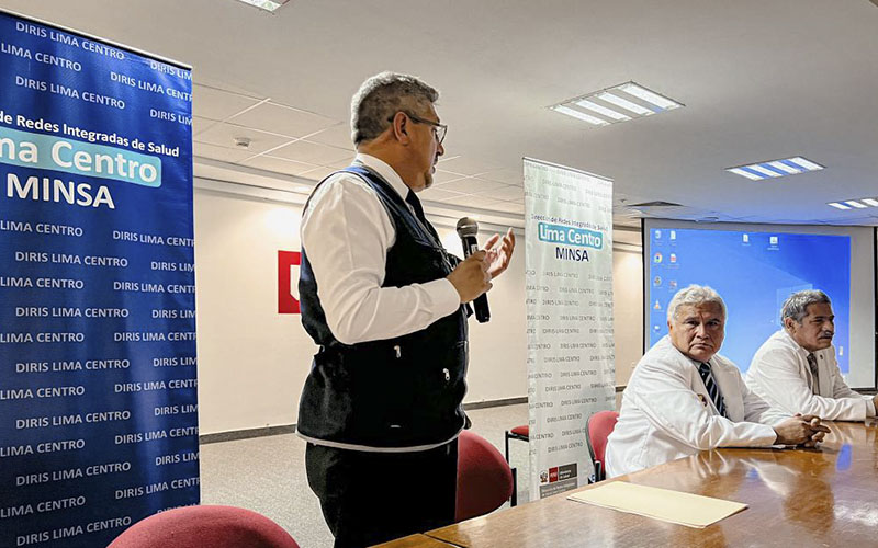 imagen4 de Más de cien internos participan en conferencia «Perfil profesional del Médico Cirujano»