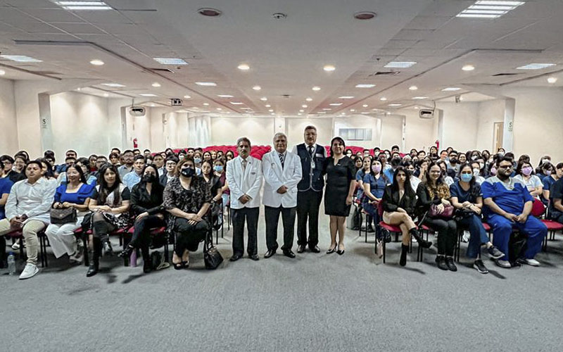 imagen5 de Más de cien internos participan en conferencia «Perfil profesional del Médico Cirujano»