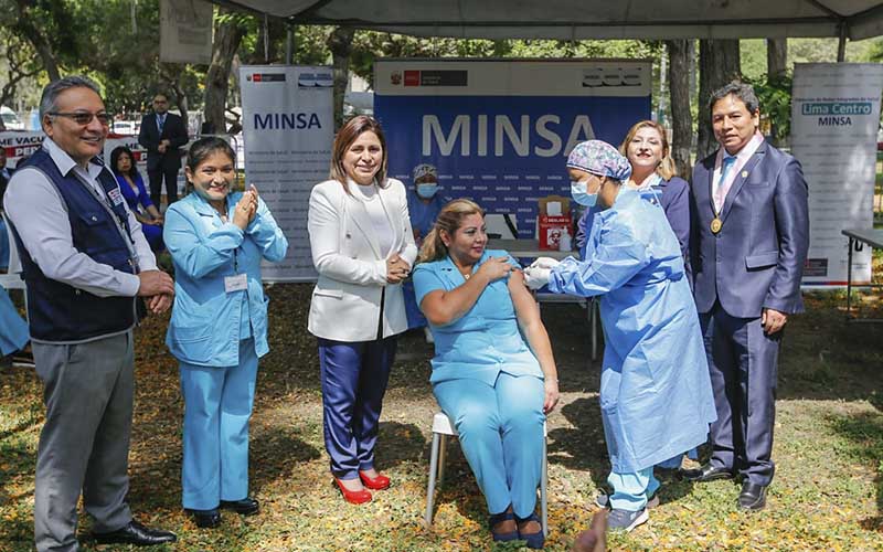 imagen1 de Covid-19: Profesionales de la salud reciben dosis Bivalente en Lima Centro