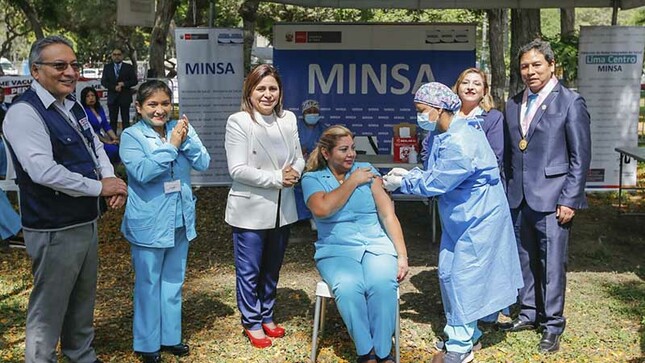 imagen1 de Covid-19: Profesionales de la salud reciben dosis Bivalente en Lima Centro