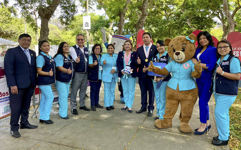 imagen2 de Covid-19: Profesionales de la salud reciben dosis Bivalente en Lima Centro