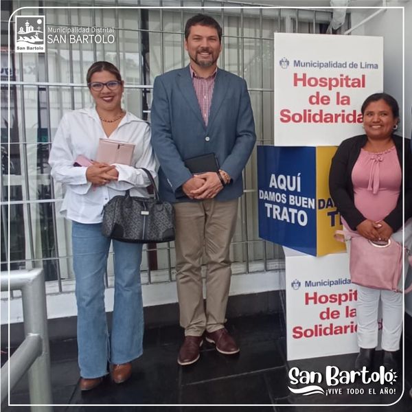 Nuestro Alcalde August Carbajal Schumacher acompa帽ado de la se帽ora Regidora Judith Villalobos, y la Gerente de Desarrollo Econ贸mico, Social y de la Mujer Adriana Gatica R.