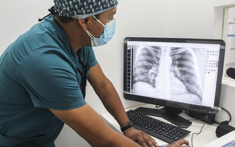 imagen5 de Centro de Salud Lince recibe nuevo equipo de rayos X