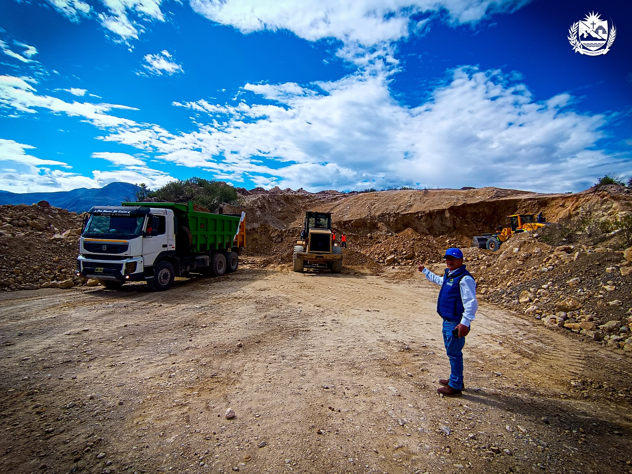 ☑️Este fin de semana el alcalde Manuel Villar Romero, supervisó los trabajos del mantenimiento de trocha carrozable Cauday – Malcas, a pocos días de finalizar dichos trabajos y pese a las condiciones climatológicas se viene realizando el trabajo de la mejor manera.
☑️Se viene trabajando los 15 Km. Mantenimiento que beneficia a las localidades de Cauday, La Esperanza, Ogosgon y Malcas.