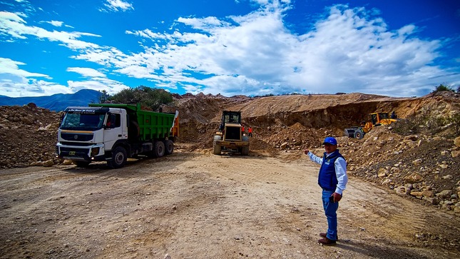 ☑️Este fin de semana el alcalde Manuel Villar Romero, supervisó los trabajos del mantenimiento de trocha carrozable Cauday – Malcas, a pocos días de finalizar dichos trabajos y pese a las condiciones climatológicas se viene realizando el trabajo de la mejor manera.
☑️Se viene trabajando los 15 Km. Mantenimiento que beneficia a las localidades de Cauday, La Esperanza, Ogosgon y Malcas.
