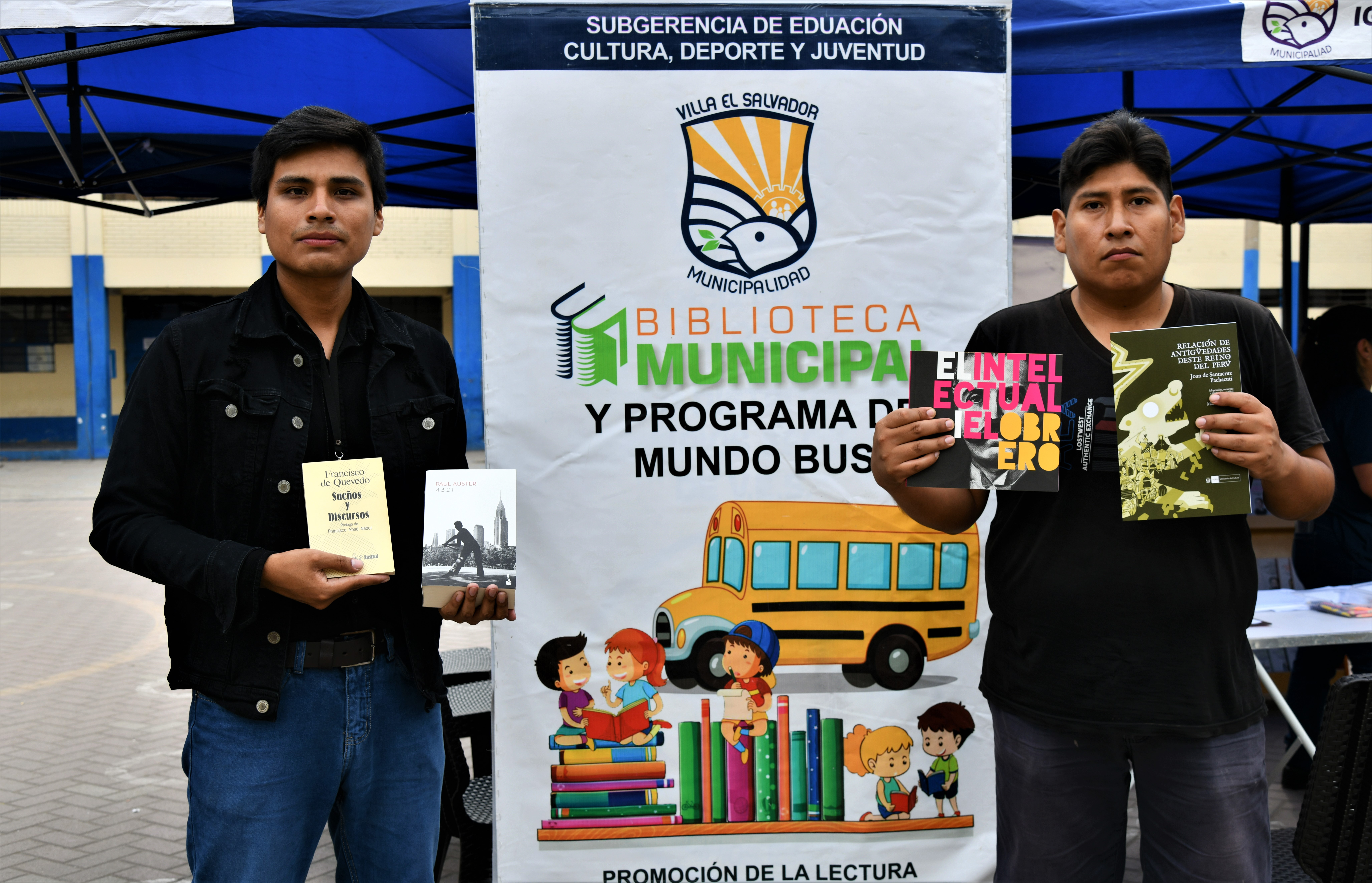 Primeros vecinos que intercambiaron textos en la Gran Truequetón Literaria. 