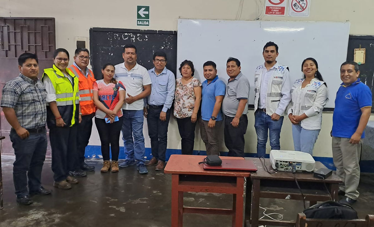 Informamos avances en la implementación de la escuela temporal para la IE Fernando Carbajal en Ucayali