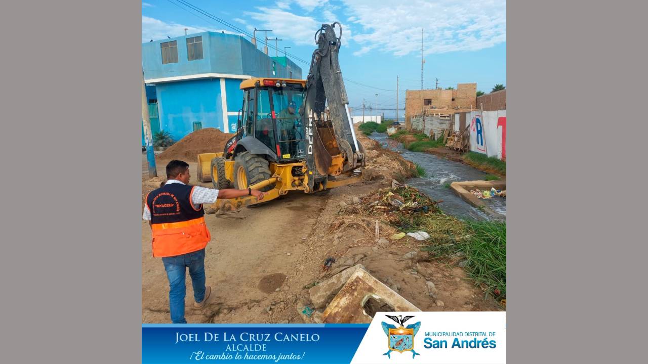 Alcalde Joel De La Cruz Canelo Envia Personal Y Maquinaria Ante Llamado De Los Vecinos Por Un Posible Desborde De Acéquia