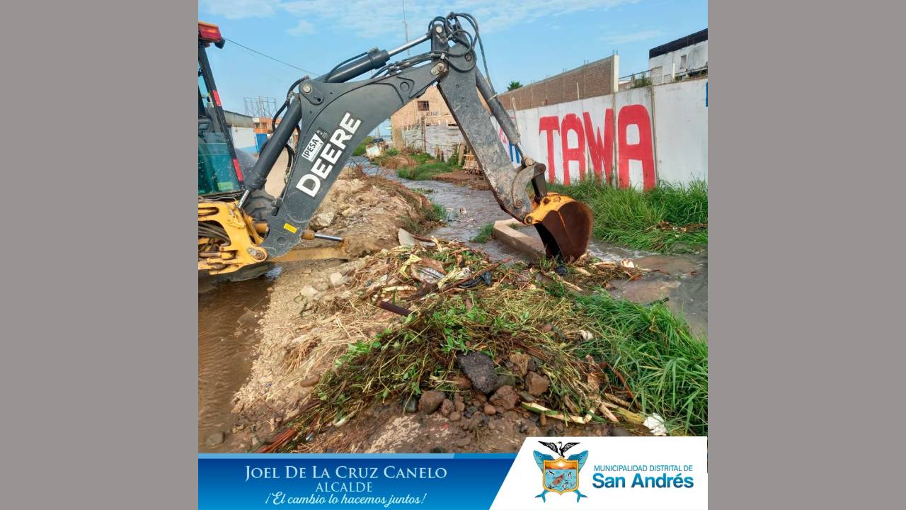Alcalde Joel De La Cruz Canelo Envia Personal Y Maquinaria Ante Llamado De Los Vecinos Por Un Posible Desborde De Acéquia