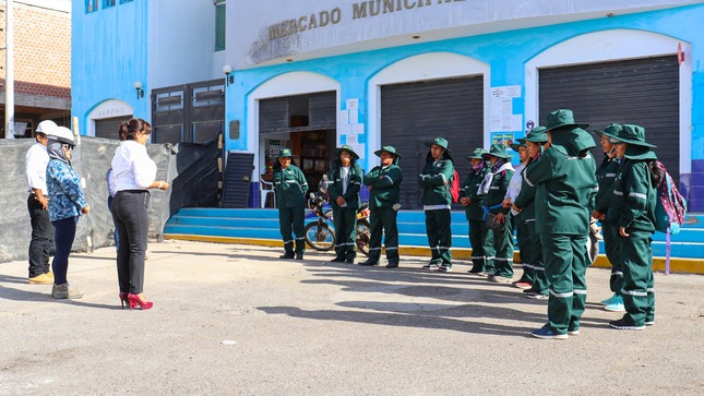 📌 Hoy los trabadores de la actividad  de mantenimiento de áreas verdes recibieron una charla de seguridad previo inicio de sus labores diarias, la finalidad es evitar accidentes en el trabajo 