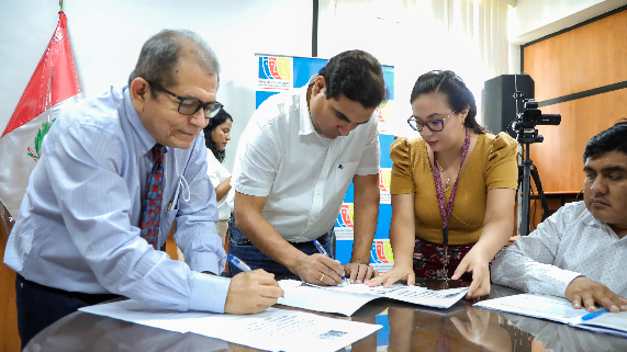 Gobernador ratifica Pacto Político por la Gobernabilidad Regional y Desarrollo Humano Integral Piura 2023-2026