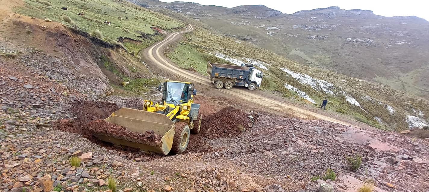 Maquinaria pesada de la comuna provincial efectuó trabajos de mejoramiento y mantenimiento de la vía La Merced - Santa Cruz - Huaraz.