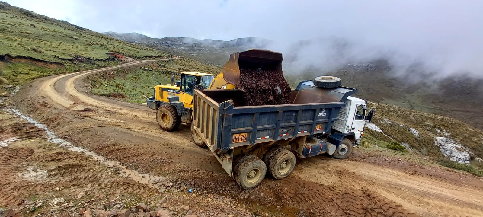 Maquinaria pesada de la comuna provincial efectuó trabajos de mejoramiento y mantenimiento de la vía La Merced - Santa Cruz - Huaraz.