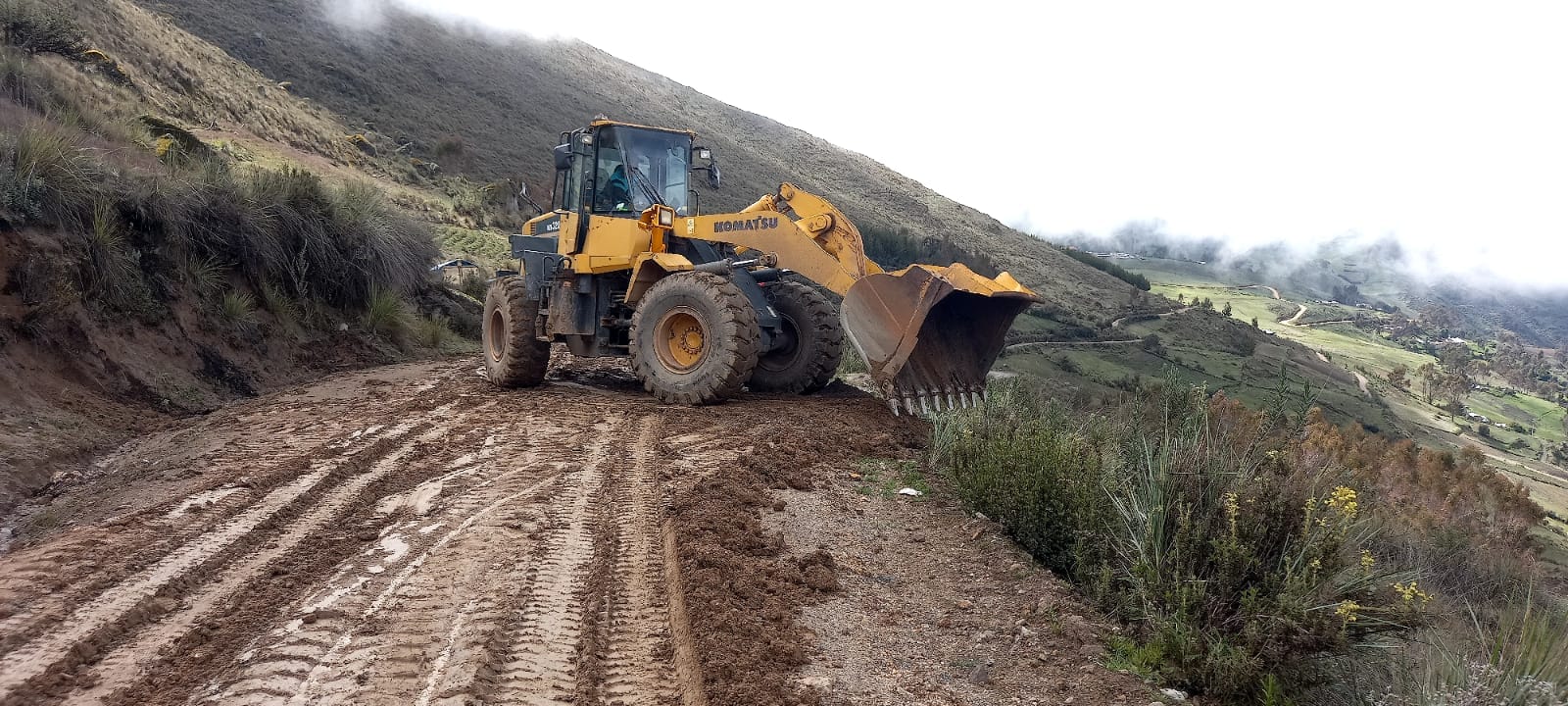 Maquinaria pesada de la comuna provincial efectuó trabajos de mejoramiento y mantenimiento de la vía La Merced - Santa Cruz - Huaraz.