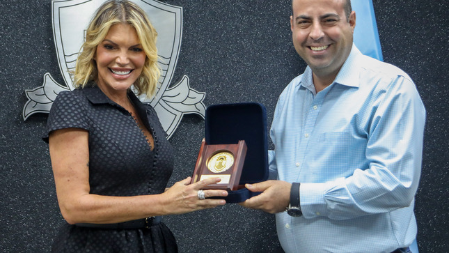 El alcalde del Callao, Pedro Spadaro, se reunió con la famosa directora de Miss Perú Universo, reina de belleza y chalaca, Jessica Newton.