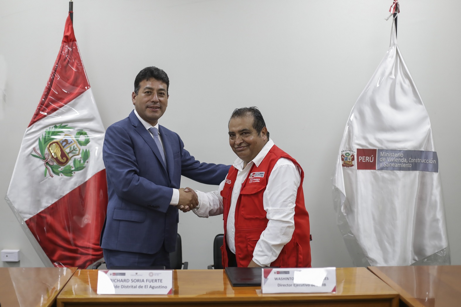 Ministerio de Vivienda firmó convenio con el alcalde de El Agustino, Richard Soria