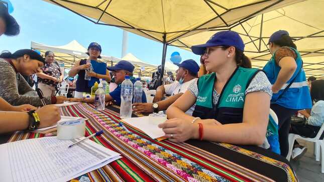 Cincuenta empresas participaron en la feria laboral, de las cuales ofrecieron más de 100 ofertas laborales.