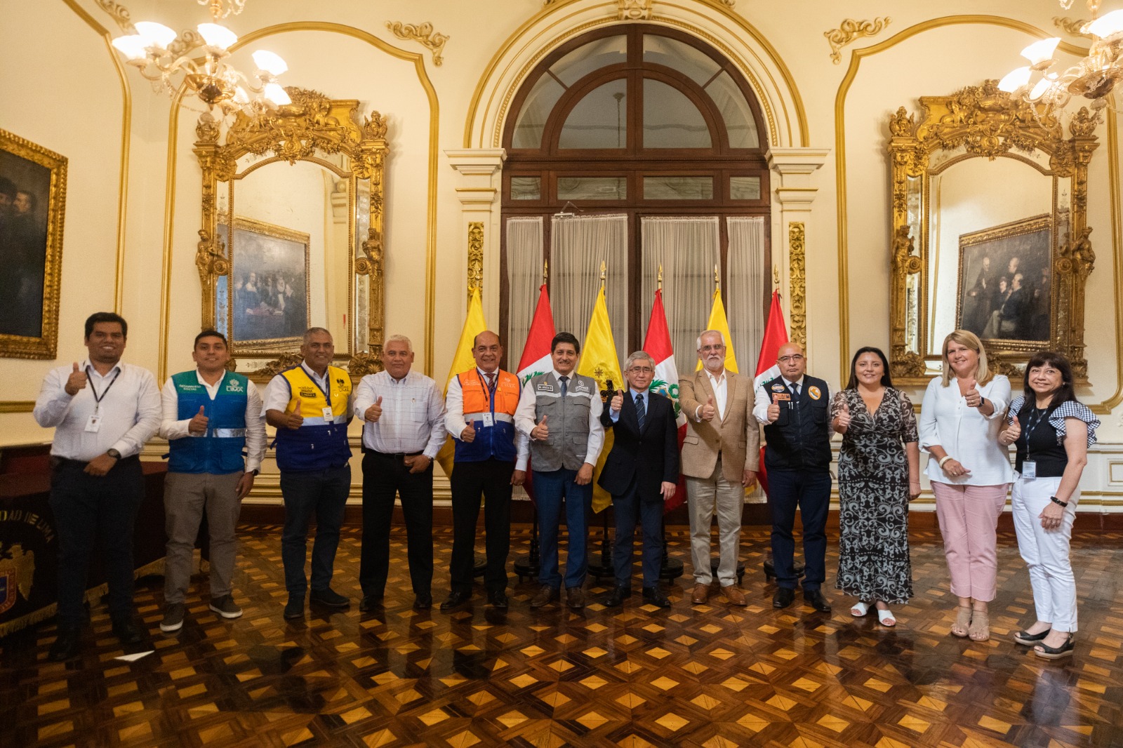 En la ceremonia de juramentación participó el Gerente Municipal, Oscar Lozan.