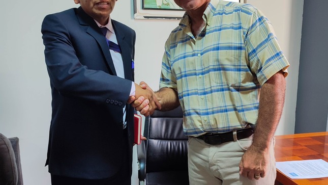 el alcalde provincial Ing. César Carranza, sostuvo una reunión con su homólogo del distrito de Grocio Prado el Adm. 