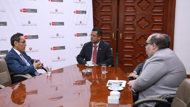 Centro de Estudios Constitucionales y Ministerio de Justicia sumarán esfuerzos para generar espacios de capacitación y otras actividades.
