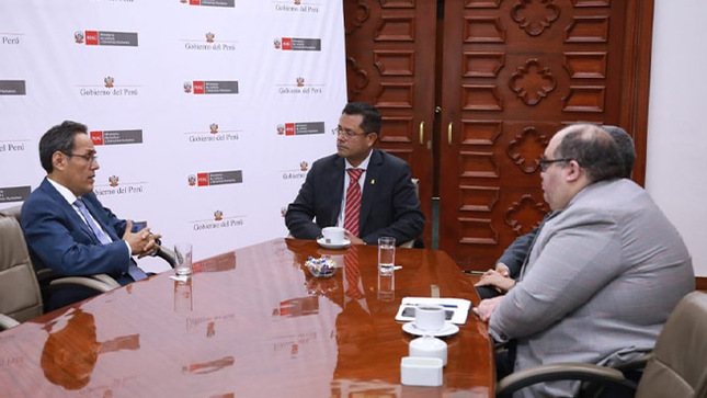 Centro de Estudios Constitucionales y Ministerio de Justicia sumarán esfuerzos para generar espacios de capacitación  y otras actividades.
