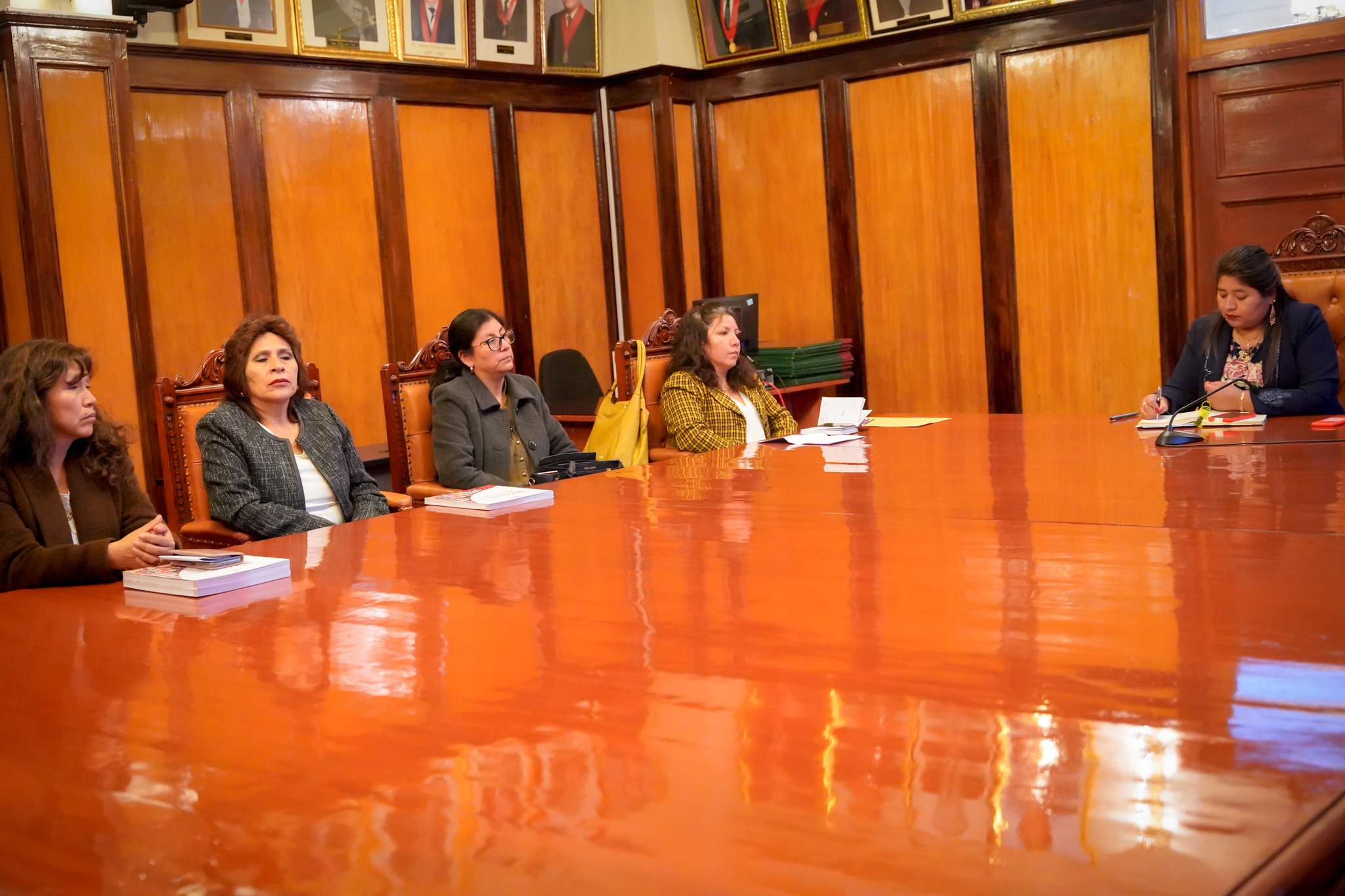 Presidenta de la Corte Superior de Justicia de Cusco tomó juramento de ley a la flamante Prefecta Regional