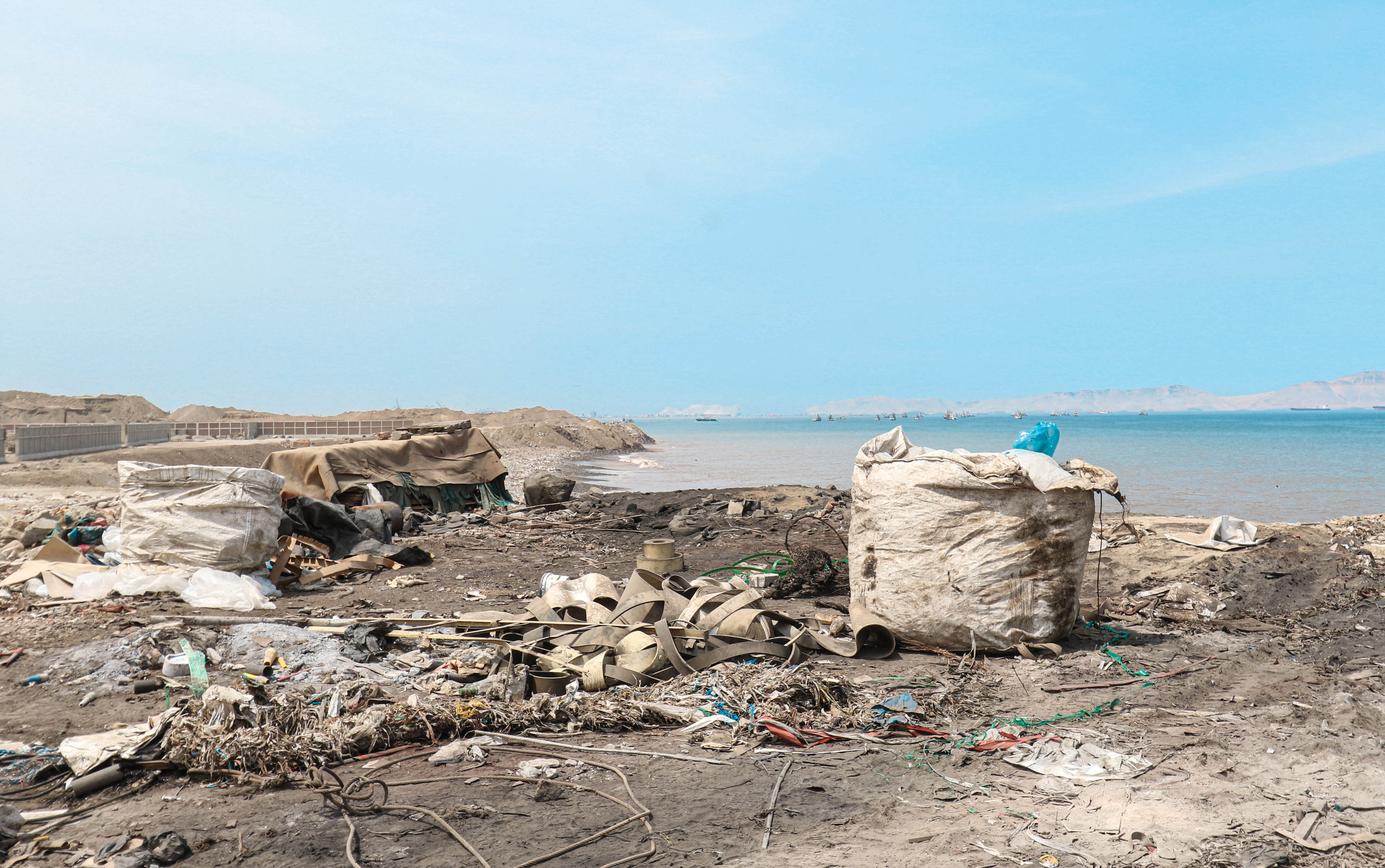 El trabajo para limpiar las playas del Callao no para.