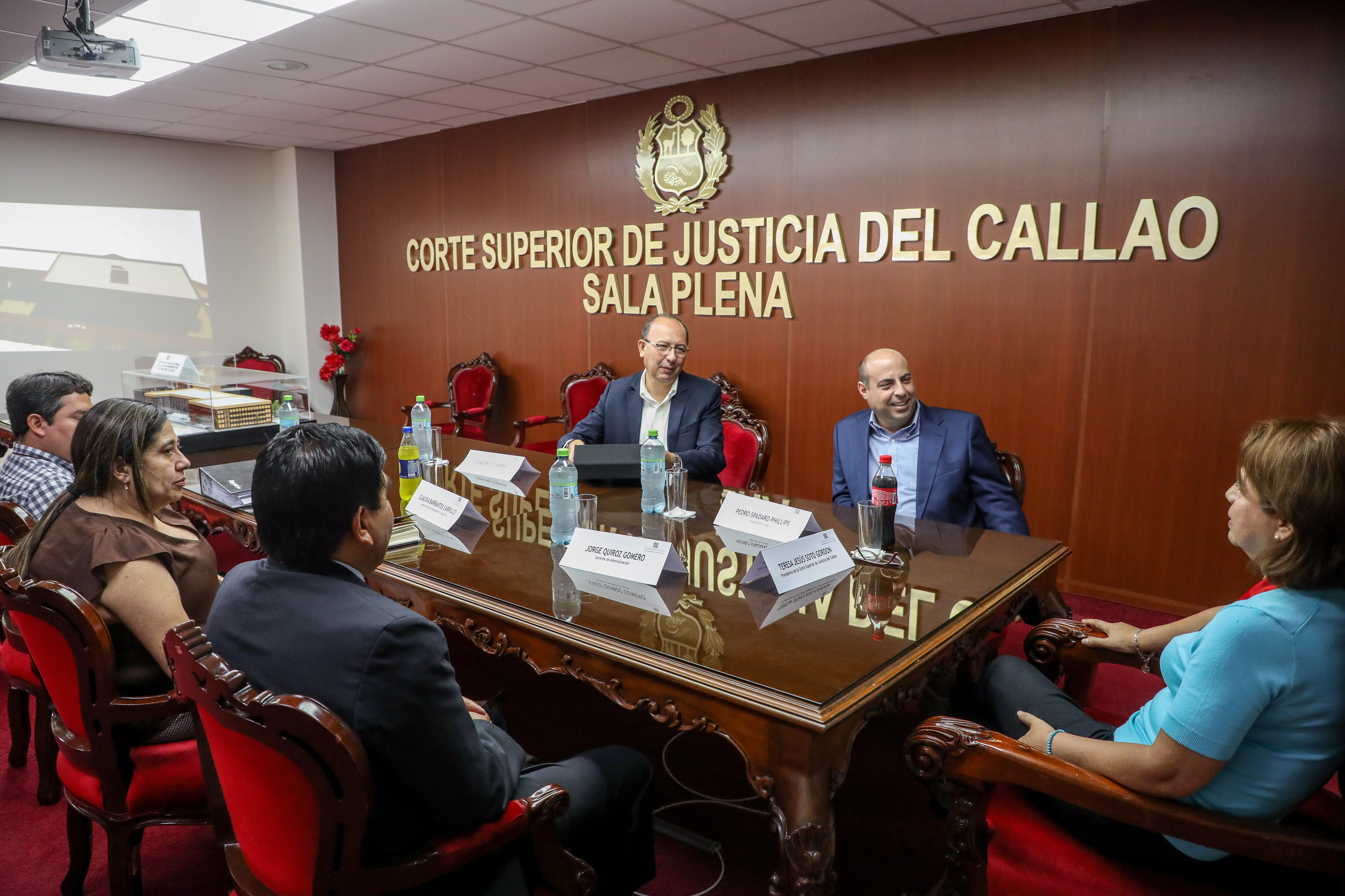 El alcalde del Callao, Pedro Spadaro, se reunió con la presidenta de la Corte Superior de Justicia del Callao, Teresa Soto.