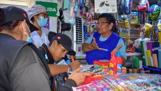Personal tomó nota de las condiciones de cada establecimiento.