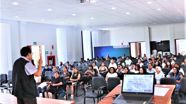 En el marco de esta campaña expertos de la sede regional del Indecopi en Tacna destacaron que deben evitar conductas que afecten la economía de los padres.