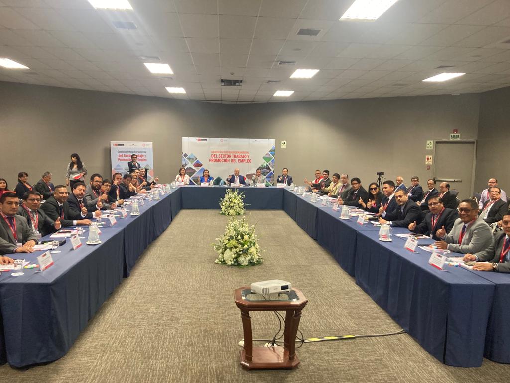 Ministro Alfonso Adrianzén anuncia transferencia de más de S/ 19 millones para generar empleos temporales en La Libertad