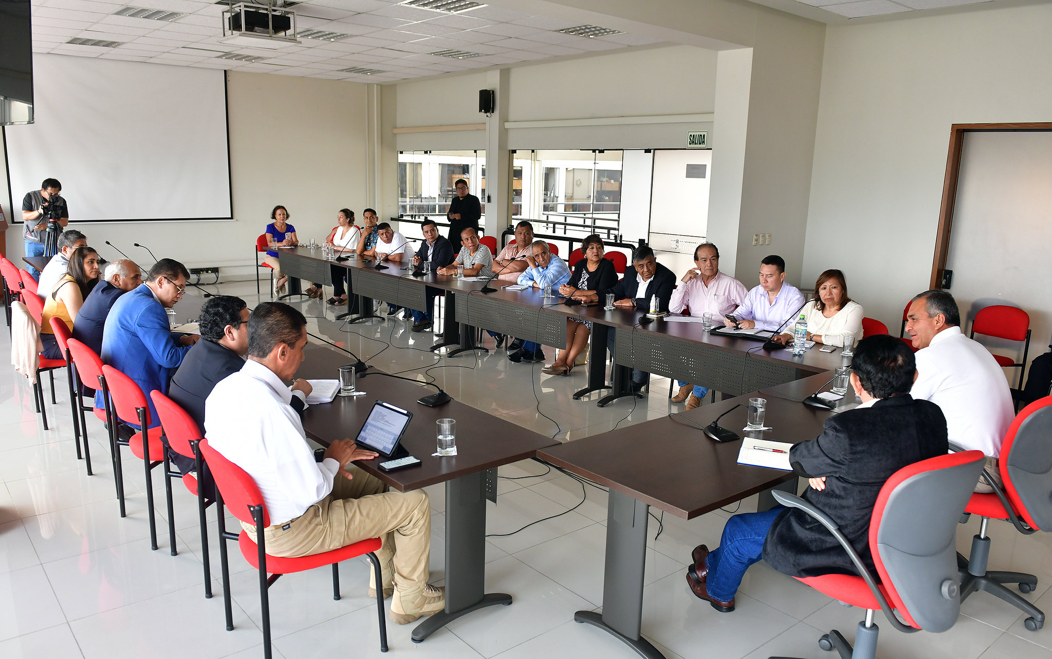 Ministro del Interior, Vicente Romero, se reunió con representantes de las Mypes.