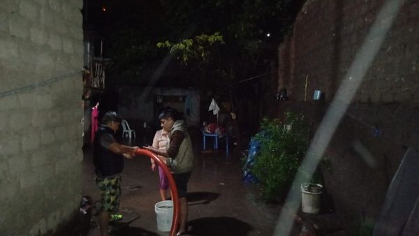 INTENSAS LLUVIAS CAUSAN INUNDACIONES