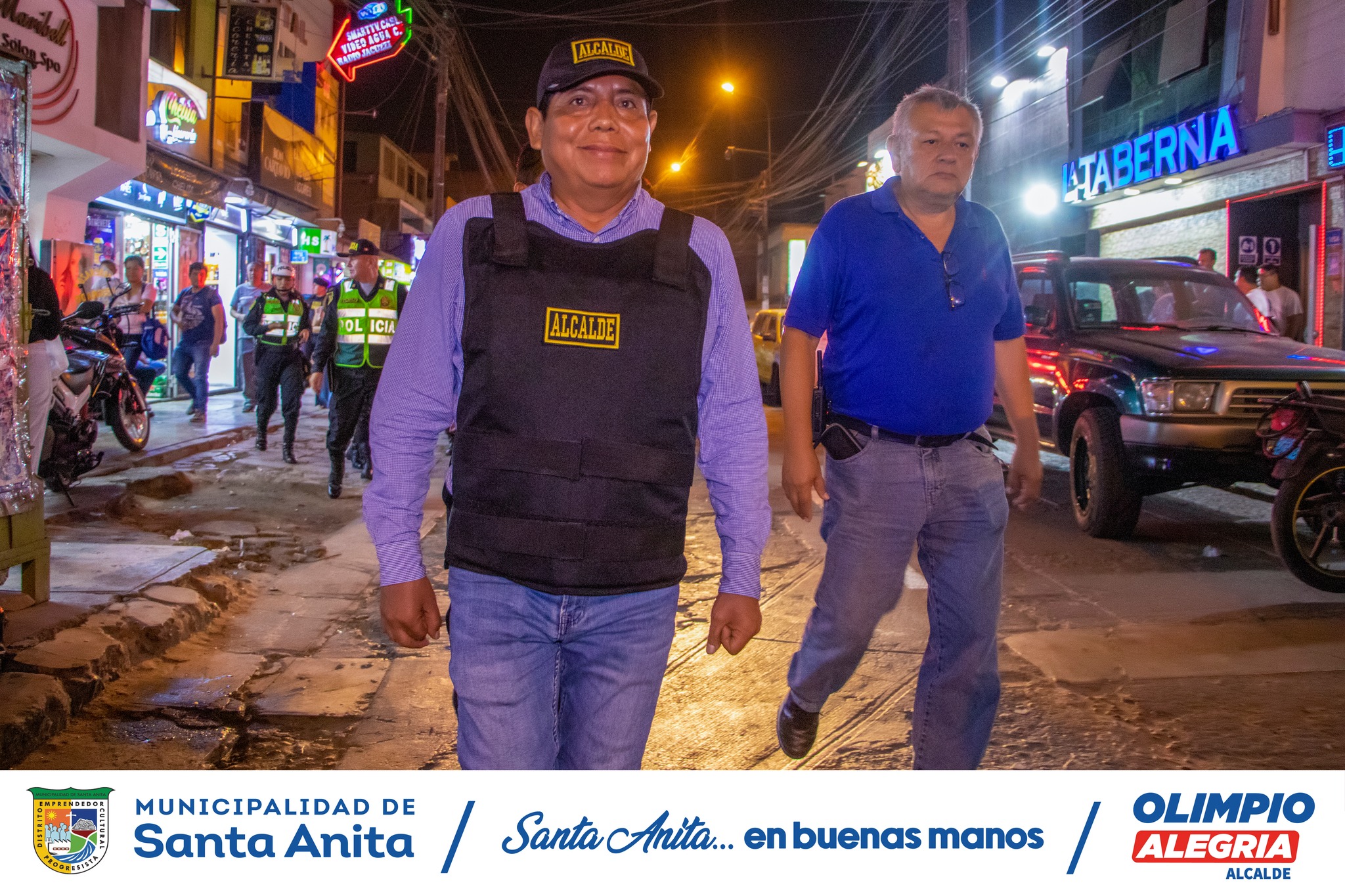 Recorrimos el Óvalo de santa anita, Av. Colectora y algunas calles principales de nuestro distrito en un trabajo articulado con Serenazgo, fiscalización y la PNP.
En el operativo se intervino restobares, discotecas y restaurantes que no cumplían con la documentación y los permisos municipales, perturbando la paz y tranquilidad de los vecinos #Santanitenses.
#santaanitaenbuenasmanos
#Olimpioalegria
#Megaoperativo