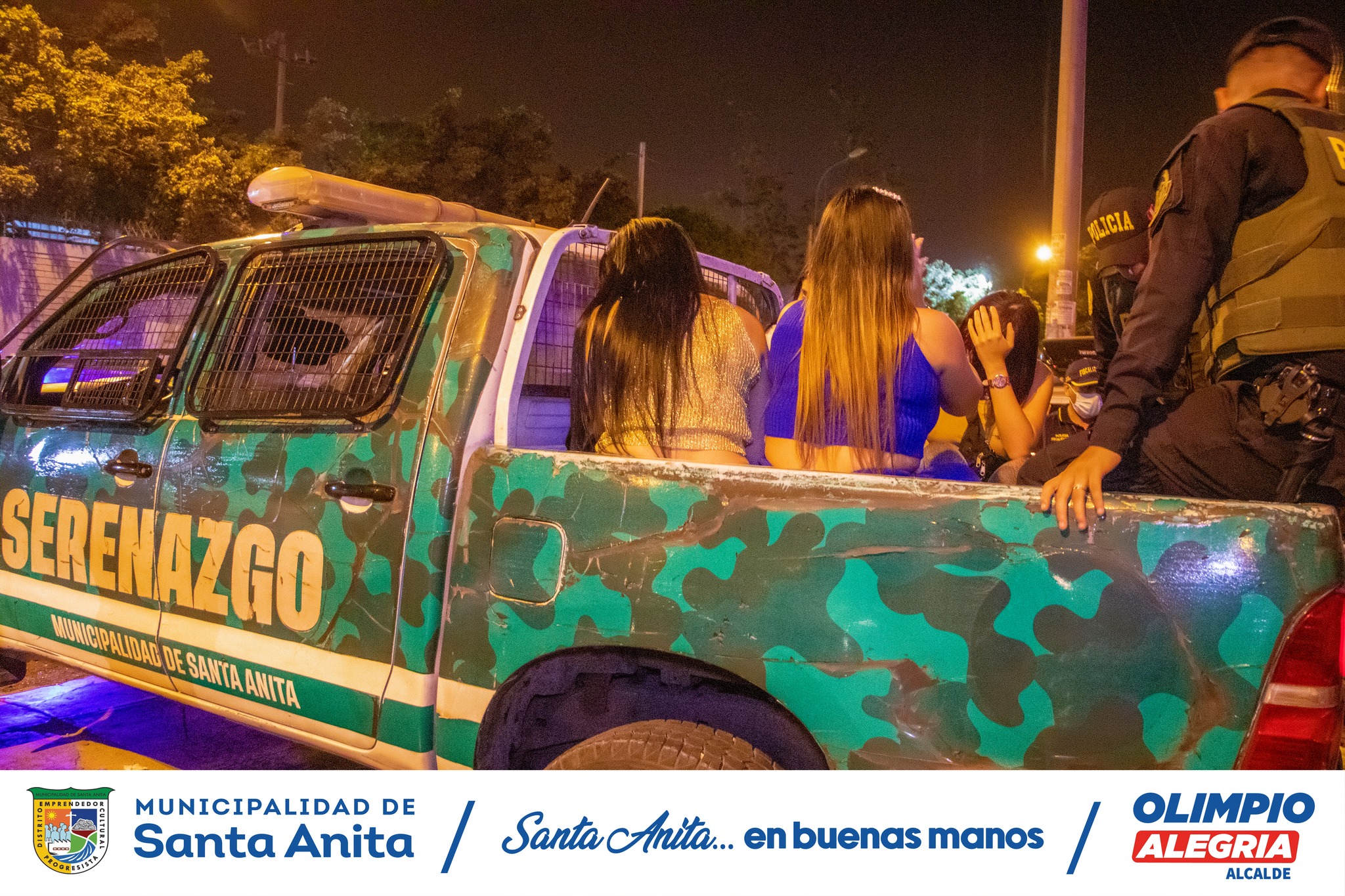 Recorrimos el Óvalo de santa anita, Av. Colectora y algunas calles principales de nuestro distrito en un trabajo articulado con Serenazgo, fiscalización y la PNP.
En el operativo se intervino restobares, discotecas y restaurantes que no cumplían con la documentación y los permisos municipales, perturbando la paz y tranquilidad de los vecinos #Santanitenses.
#santaanitaenbuenasmanos
#Olimpioalegria
#Megaoperativo