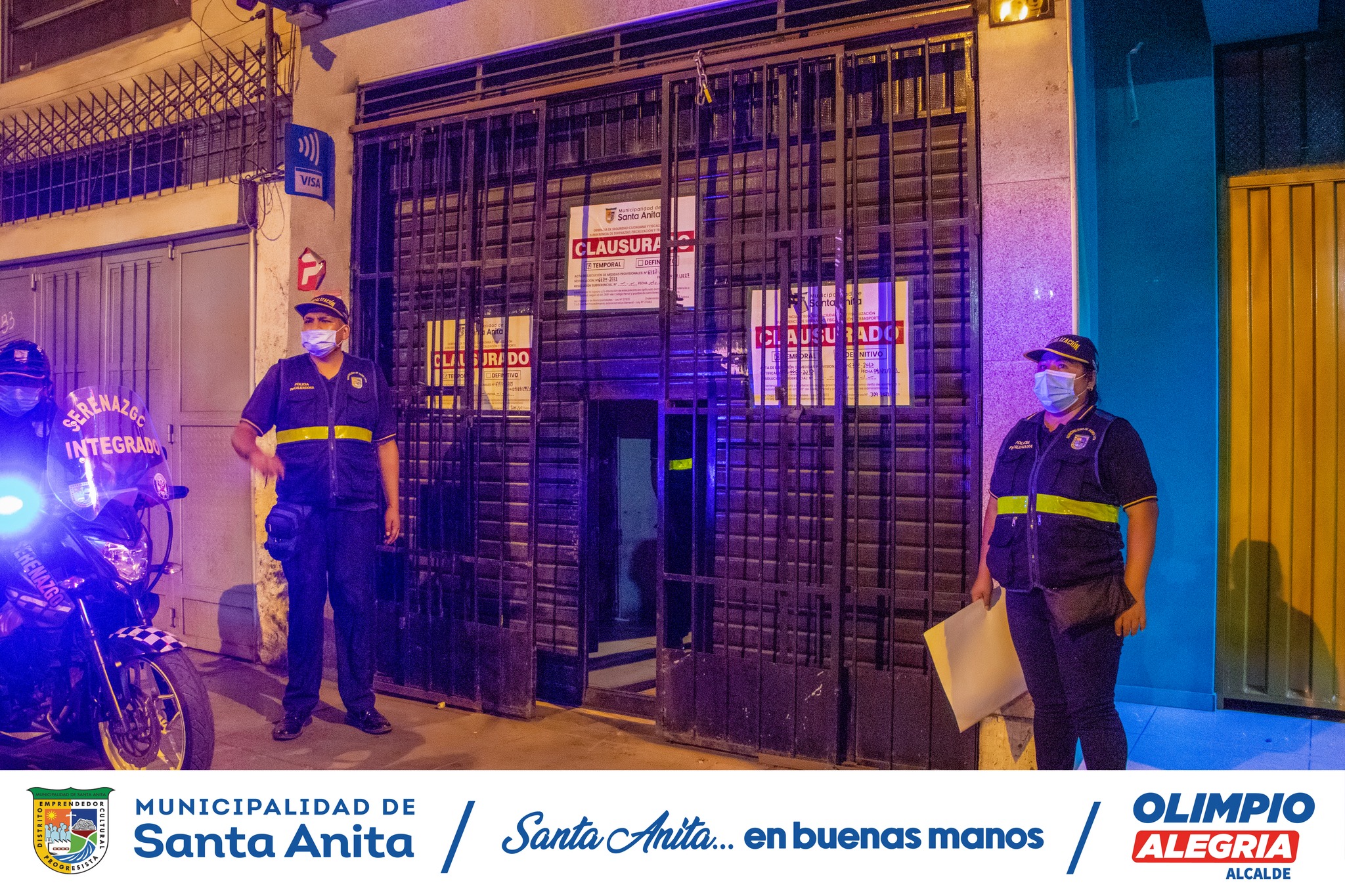 Recorrimos el Óvalo de santa anita, Av. Colectora y algunas calles principales de nuestro distrito en un trabajo articulado con Serenazgo, fiscalización y la PNP.
En el operativo se intervino restobares, discotecas y restaurantes que no cumplían con la documentación y los permisos municipales, perturbando la paz y tranquilidad de los vecinos #Santanitenses.
#santaanitaenbuenasmanos
#Olimpioalegria
#Megaoperativo