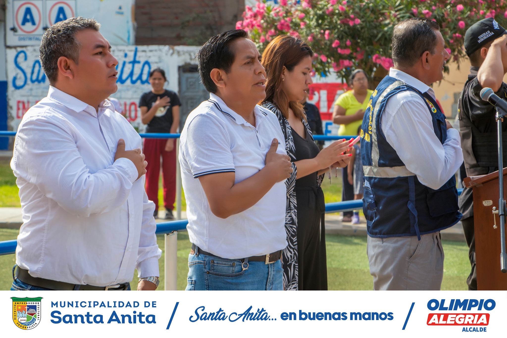 Hoy, se realizó el izamiento del Pabellón Nacional , cuyos actos protocolares estuvieron a cargo del alcalde Olimpio Alegría, funcionarios y vecinos de la zona.
Estas actividades fortalecen nuestro espíritu cívico e identidad con el distrito y país.
#santaanitaenbuenasmanos
#olimpioalegría