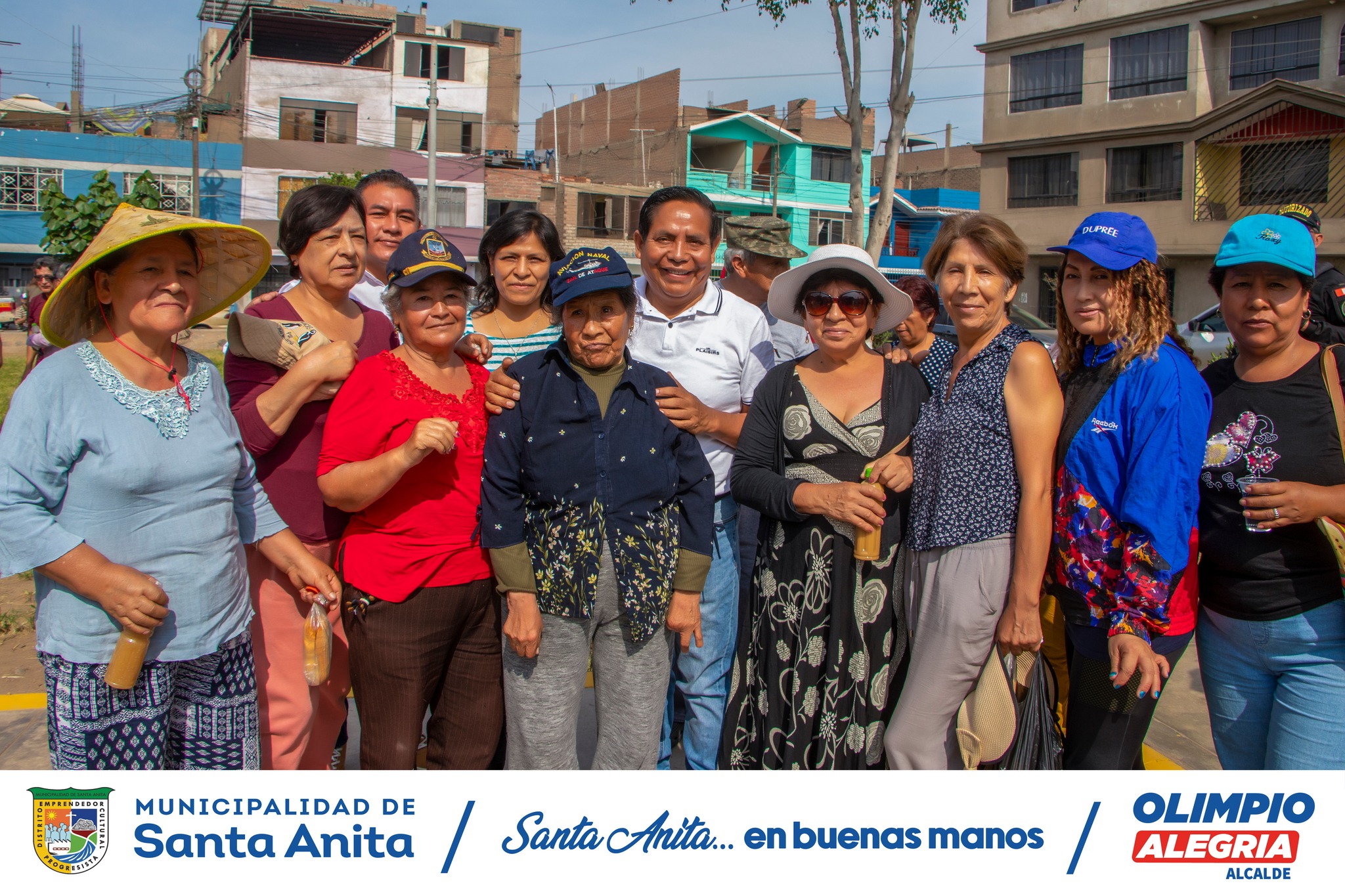 Hoy, se realizó el izamiento del Pabellón Nacional , cuyos actos protocolares estuvieron a cargo del alcalde Olimpio Alegría, funcionarios y vecinos de la zona.
Estas actividades fortalecen nuestro espíritu cívico e identidad con el distrito y país.
#santaanitaenbuenasmanos
#olimpioalegría
