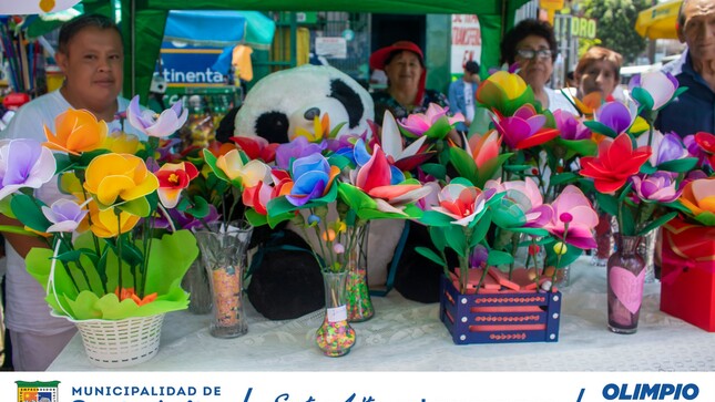 Con el fin de mejorar su calidad de vida e integrarlos al desarrollo social, se llevo a cabo la exhibición de los trabajos de manualidades del Adulto Mayor y Omaped,  realizado en el Mercado Lampa de Oro.
#santaanitaenbuenasmanos
#Olimpioalegria