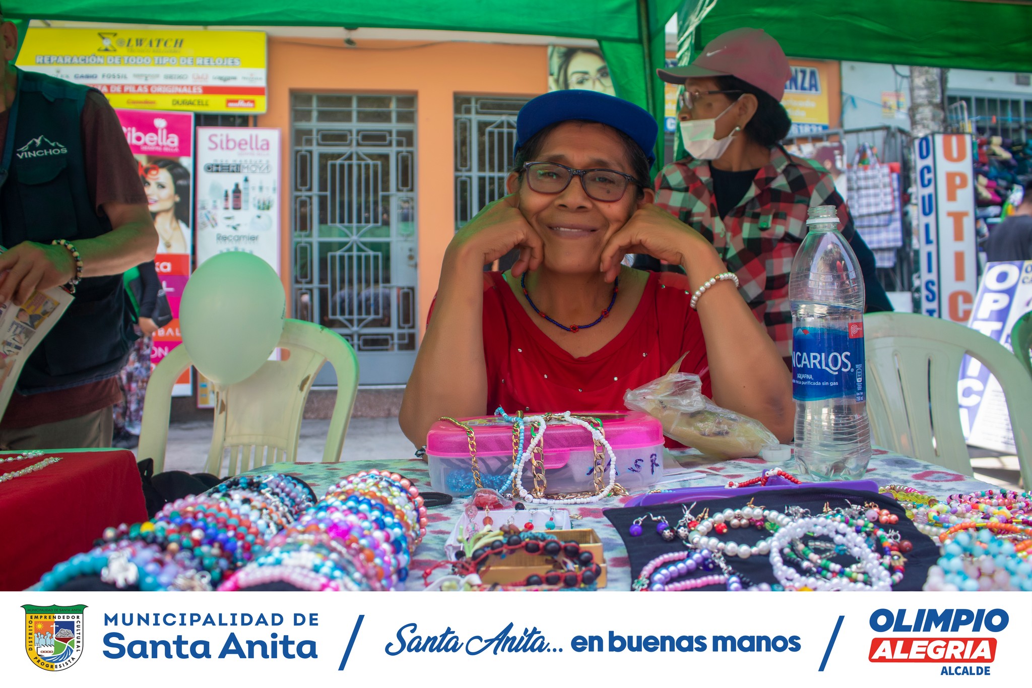 Con el fin de mejorar su calidad de vida e integrarlos al desarrollo social, se llevo a cabo la exhibición de los trabajos de manualidades del Adulto Mayor y Omaped, realizado en el Mercado Lampa de Oro.
#santaanitaenbuenasmanos
#Olimpioalegria