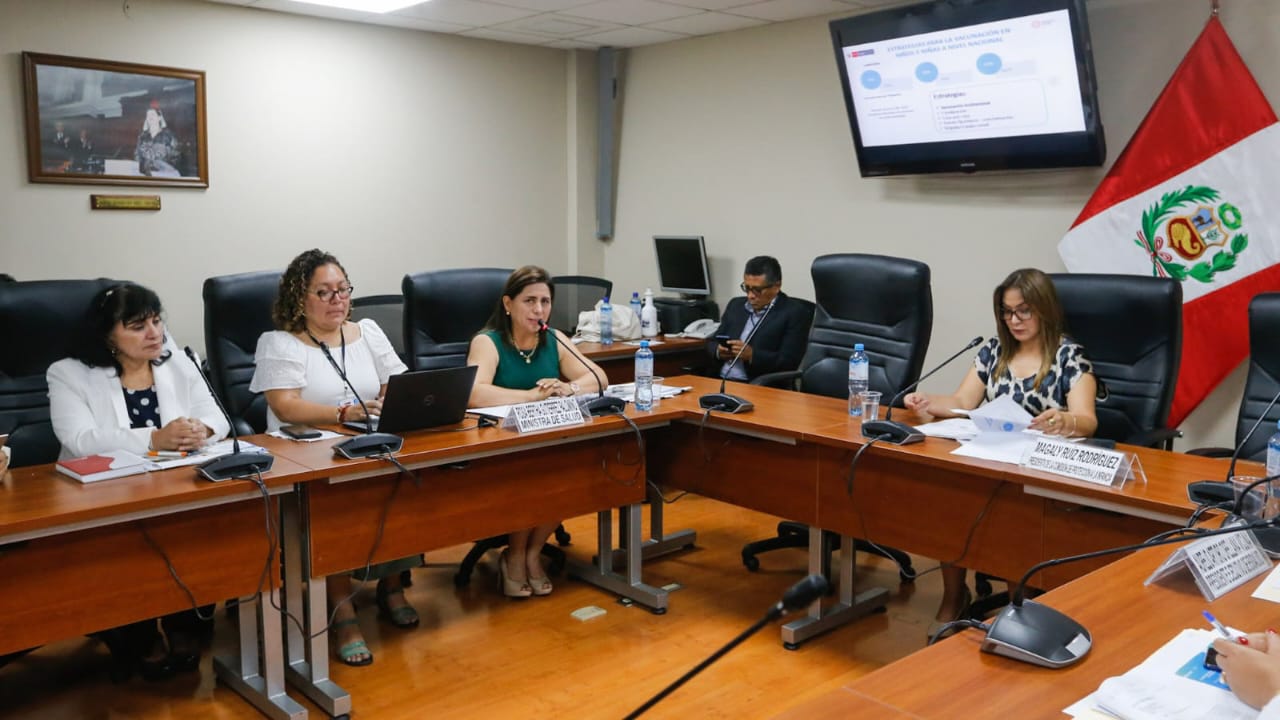 Durante su presentación ante el Congreso, la ministra Rosa Gutiérrez también se refirió al aumento de coberturas de vacunación y Ley de Cáncer Infantil