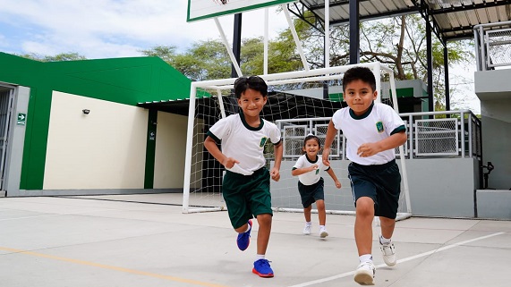 niños corriendo