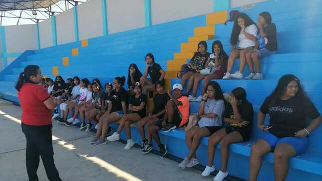 Integrantes de Taller de Vóley recibieron charla Psicoeducativa