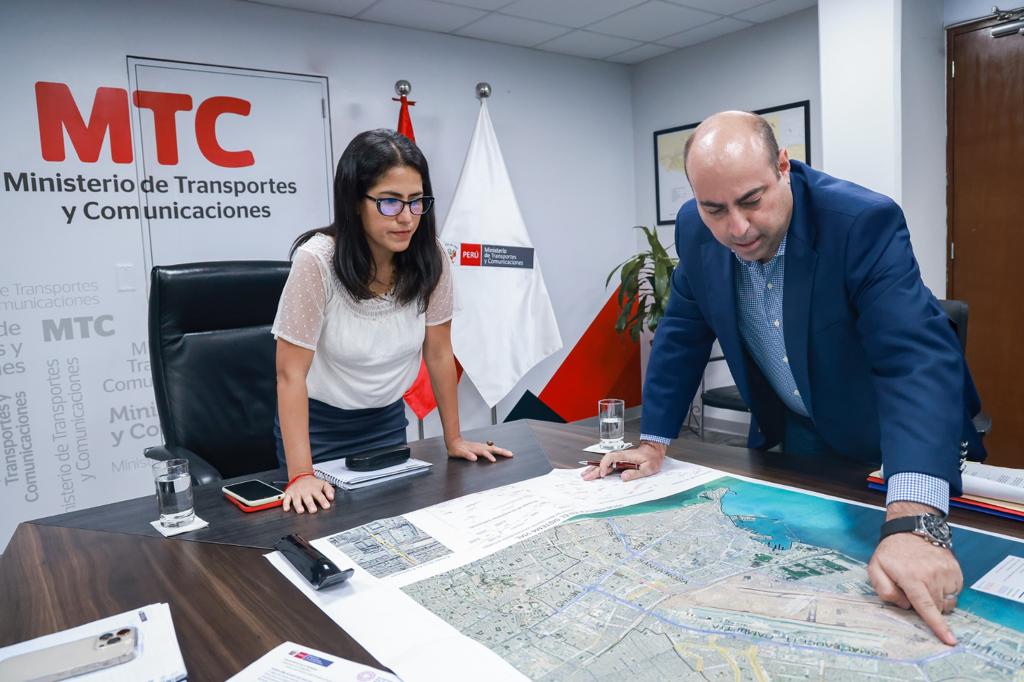 El alcalde Pedro Spadaro se reunió con la ministra de Transportes y Comunicaciones Paola Lazart, con el fin de dar solución al problema de la congestión vial.