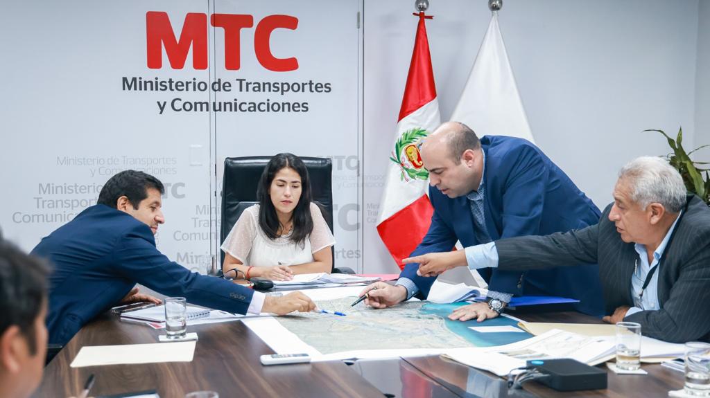El alcalde Pedro Spadaro se reunió con la ministra de Transportes y Comunicaciones Paola Lazart, con el fin de dar solución al problema de la congestión vial.