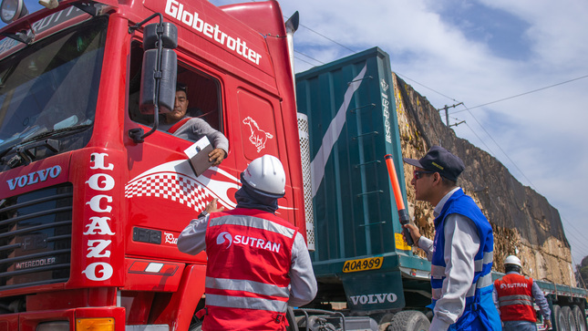 En un operativo conjunto con la  SUTRAN, la Policía Nacional de Perú y  la gerencia de transporte de la municipalidad del Callao, realizaron un mega  operativo de tránsito en la Av. Néstor Gambetta