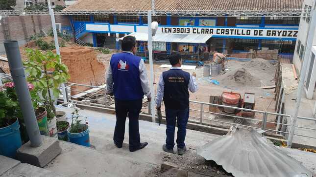 Comisionado supervisa colegio en Huanta