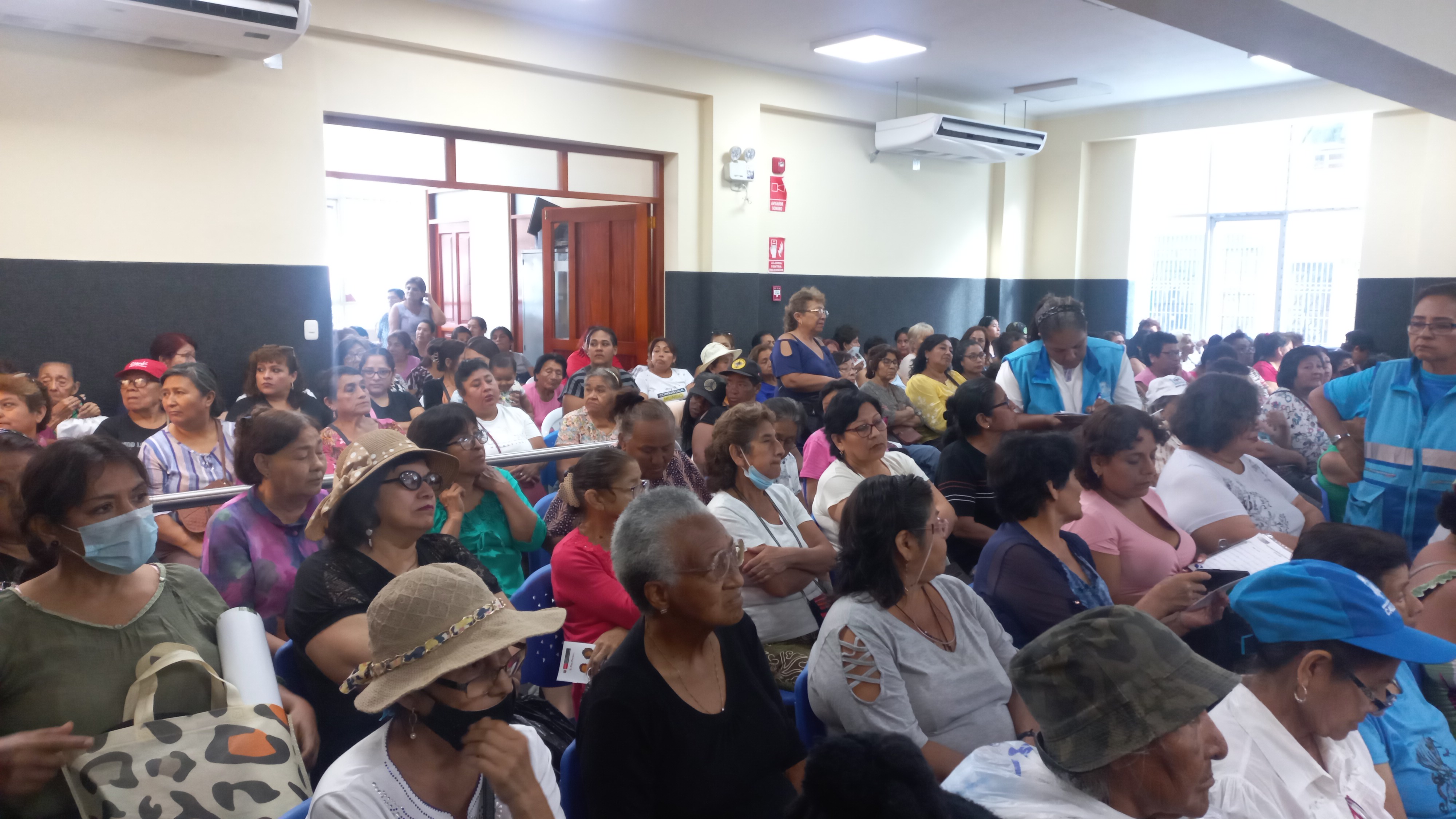 La subgerencia de la protección a la mujer y poblaciones vulnerables, realizó un conversatorio ameno y objetivo con las mujeres del Callao
