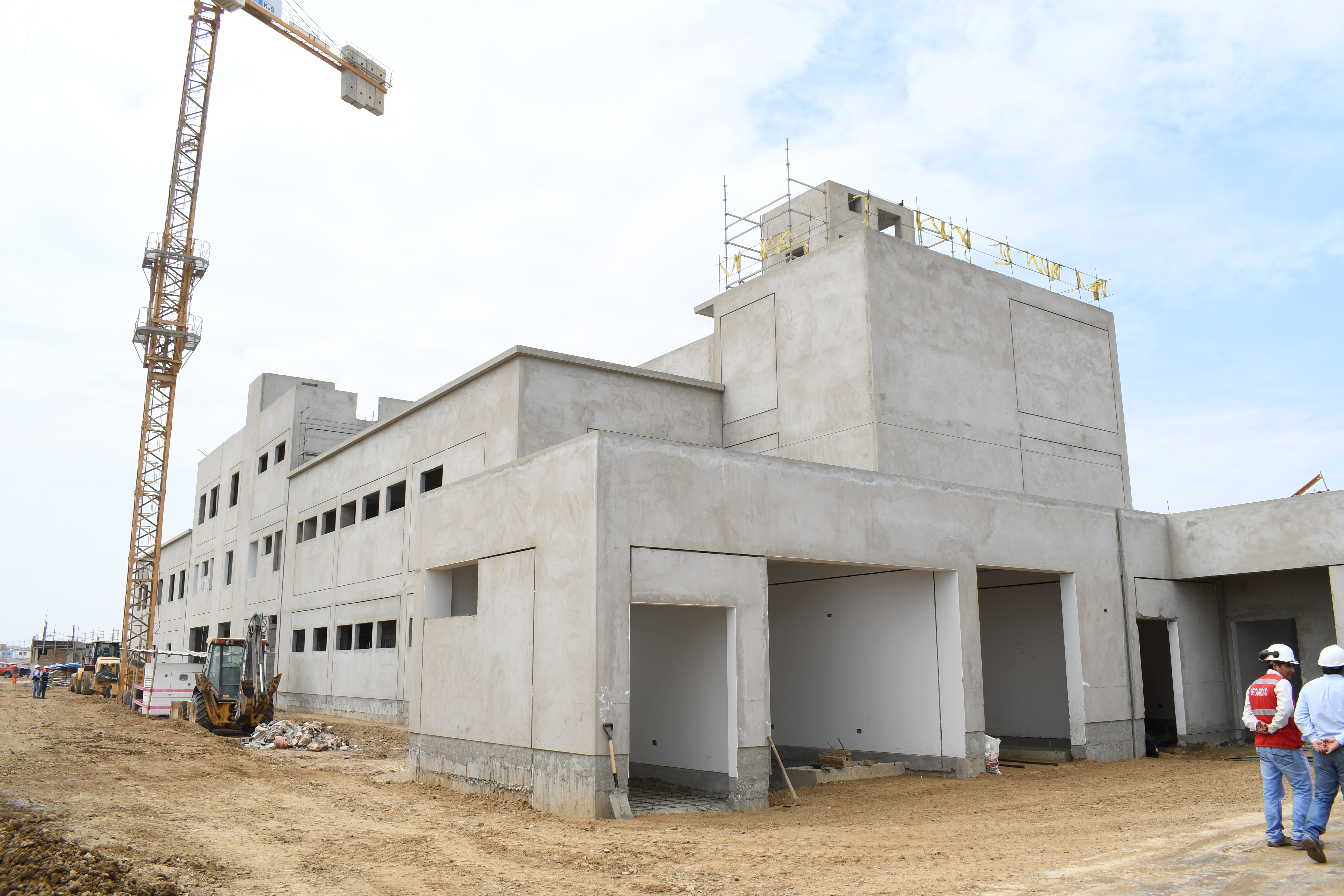 Gerente de Salud supervisa construcción del nuevo Centro de Salud para Reque