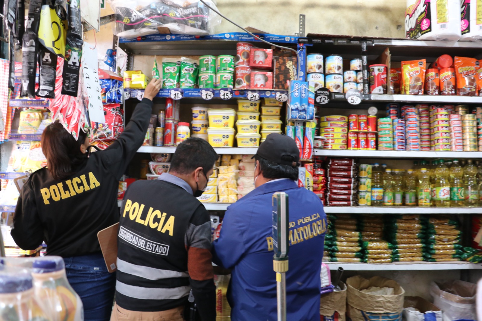 Personal de la Unidad de Bromatología de la Municipalidad Provincial de Huancayo, realizó un operativo inopinado conjunto con el Ministerio Público y la Policía Nacional